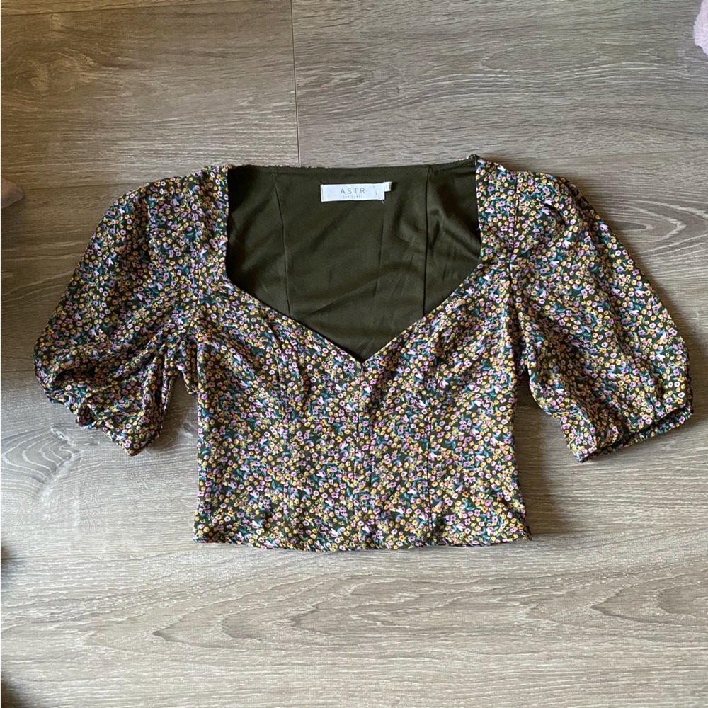 Brand new - beautiful ASTR top - size XS
